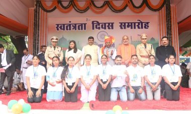 वन मंत्री श्री केदार कश्यप ने उत्कृष्ट कार्य करने वाले अधिकारी-कर्मचारी को प्रमाण पत्र देकर किया सम्मानित