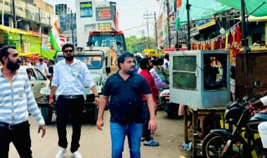 दुकान के बाहर सामानों से यातायात को  बाधित करने वाले व्यवसायियों  पर निगम द्वारा सख्त कार्यवाही की दी चेतावनी