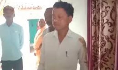 छत्तीसगढ़ के बालोद जिले नशे में टल्ली टीचर का वीडियो सोशल मीडिया पर वायरल हो रहा