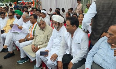 कांग्रेस पार्टी का राष्ट्रव्यापी ED कार्यालय का घेराव जिसमे प्रदेश कांग्रेस अध्यक्ष दीपक बैज, पुर्व मुख्यमंत्री भुपेश बघेल, नेता प्रतिपक्ष डॉ. चरणदास महंत सहित प्रदेश कांग्रेस वरिष्ठ नेता शामिल हुये