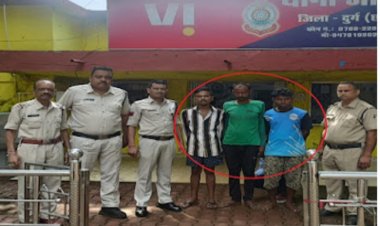 छत्तीसगढ़ के भिलाई शहर के जामुल थाना क्षेत्र में एक युवती को उसके विवाहित प्रेमी और उसके दो दोस्तों ने मिलकर सामूहिक रूप से दुष्कर्म किया