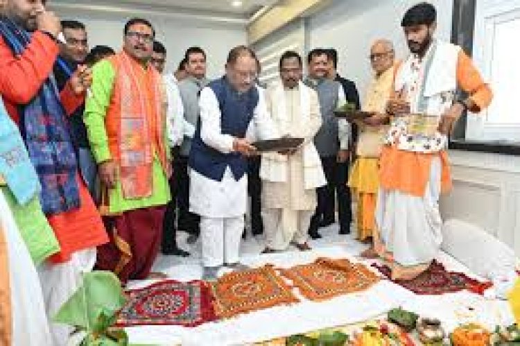 मुख्यमंत्री विष्णु देव साय, मंत्री श्री नेताम के शासकीय आवास में गृह प्रवेश कार्यक्रम में हुए शामिल
