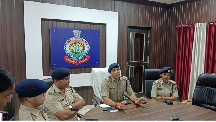 दुर्ग जिले के DPS रिसाली में परिजनों के हंगामे के बाद एसपी जितेंद्र शुक्ला ने ली प्रेस कांफ्रेंस बोले यौन शोषण की खबरें भ्रामक,सिर्फ माहौल खराब करने की कोशिश