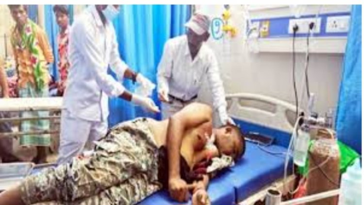 छत्तीसगढ़ के बीजापुर जिले में हेड कांस्टेबल ने थाना परिसर में खुद को मारी गोली, अस्पताल ले जाते समय रास्ते में ही तोड़ा दम