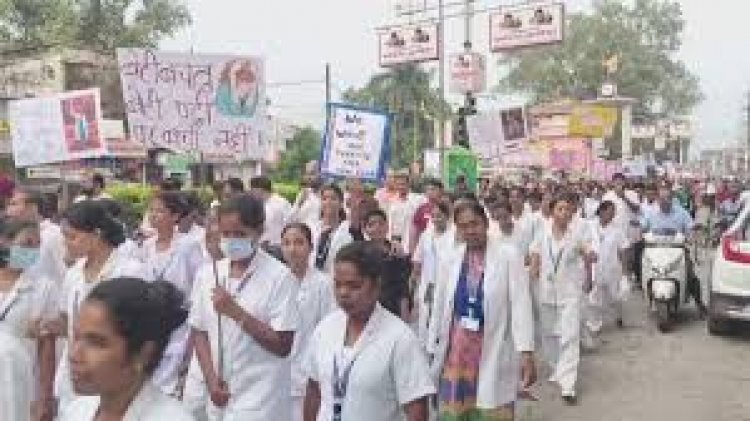 कोलकाता की घटना के विरोध में छत्तीसगढ़ के डॉक्टर भी काम से दूर रहे