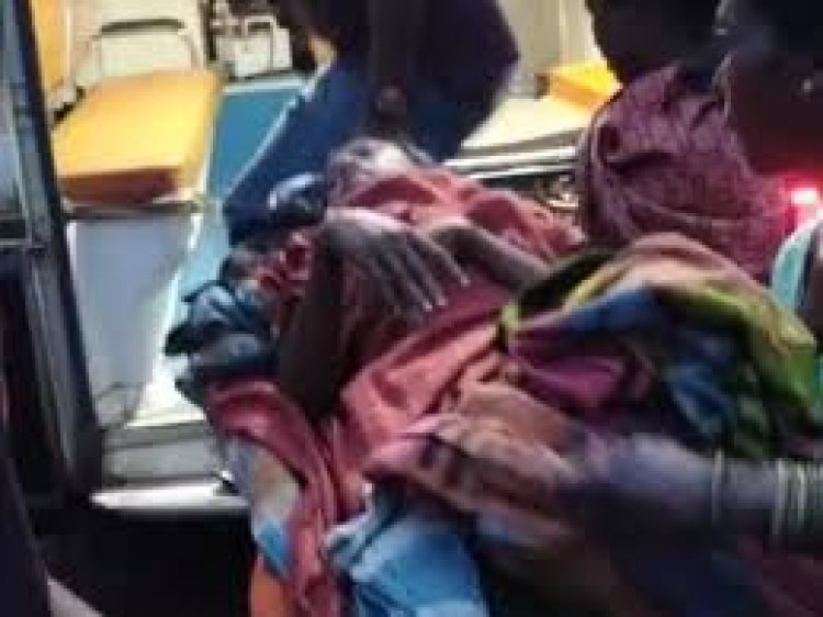 छत्तीसगढ़ के दंतेवाड़ा जिले में एंबुलेंस 108 के कर्मचारी एक बीमार महिला के लिए देवदूत बन गए