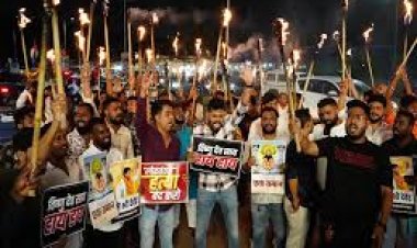 छत्तीसगढ़ के भिलाई नगर विधायक देवेंद्र यादव के समर्थन में रविवार को युवा कांग्रेस ने सिविक सेंटर में मशाल रैली निकाली