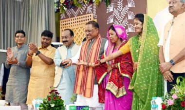 मुख्यमंत्री साय ने तीजा-पोरा तिहार पर छत्तीसगढ़ की 70 लाख महिलाओं को दिया उपहार, खाते में ट्रांसफर किए एक-एक हजार रुपये