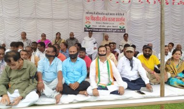 महिलाओ पर बढ़ते अपराध के विरोध  में भिलाई जिला कांग्रेस का  मौन धारण प्रदर्शन, मुकेश चंद्राकर के नेतृत्व में मौन धरना प्रदर्शन 