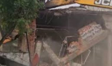 भिलाई में नगर निगम की टीम ने  मस्जिद के नाम से किए गए अवैध कब्जे को तोड़ने का काम  शुरू कर दिया