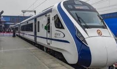 दुर्ग-विशाखापत्तनम वंदे भारत पर ट्रायल के दौरान शुक्रवार रात को कुछ युवकों ने महासमुंद के बागबाहरा के पास पथराव कर दिया