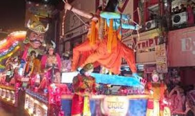 रायपुर में गुरुवार को गणेश विसर्जन की झांकी निकाली गई,जिसका सिलसिला आज सुबह तक जारी रहा