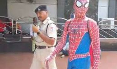 छत्तीसगढ़ के बिलासपुर रेलवे स्टेशन में रील्स बनाने के लिए एक युवक स्पाइडरमैन बनकर पहुंचा