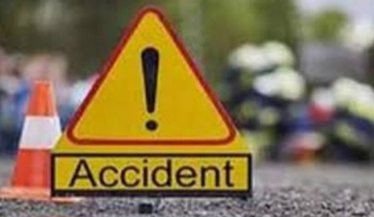 दुर्ग के पदमनाभपुर थाना क्षेत्र में तेज रफ्तार पानी टैंकर ने बाइक को टक्कर मार दी, जिससे सात साल की बच्ची की मौत हो गई