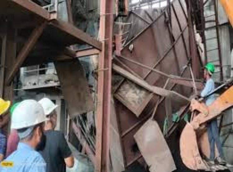छत्तीसगढ़ के सरगुजा में मां कुदरगढ़ी एलुमिना प्लांट में कोयले से लोड हॉपर और करीब 150 फीट बेल्ट गिर जाने से 7-8 मजदूर दब गए