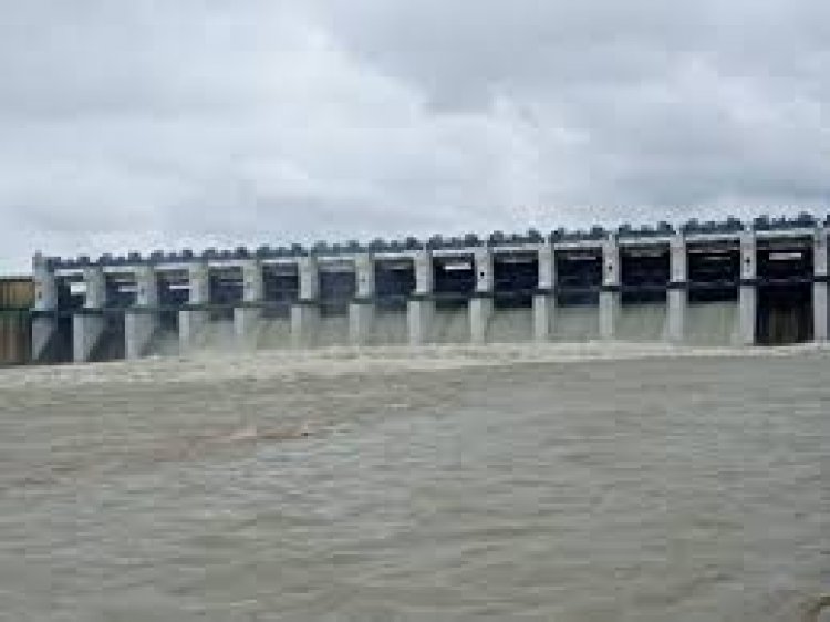छत्तीसगढ़ के धमतरी के गंगरेल बांध के 9 गेट खोले गए