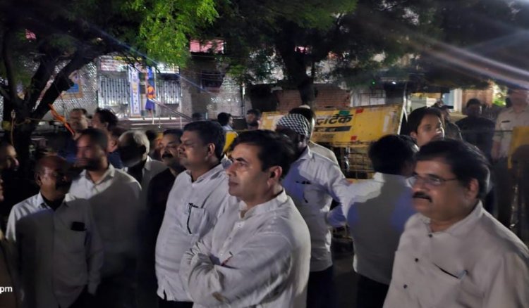 शिवनाथ नदी पहुँचे विधायक एवं महापौर, लिया जायजा अफसरों को बाढ़ की स्थिति से निपटने अलर्ट रहने दिए निर्देश