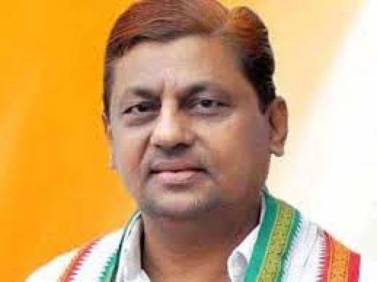 छत्तीसगढ़ कांग्रेस के वरिष्ठ नेता और पूर्व मंत्री मोहम्मद अकबर के खिलाफ बालोद के डोंडी थाने में 9 सितंबर को हेड मास्टर सुसाइड केस में FIR दर्ज की गई
