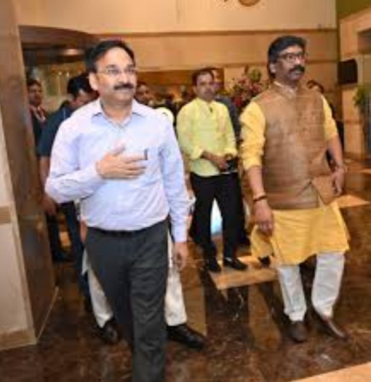 झारखंड CM के पूर्व सचिव पर छत्तीसगढ़ में एफआईआर