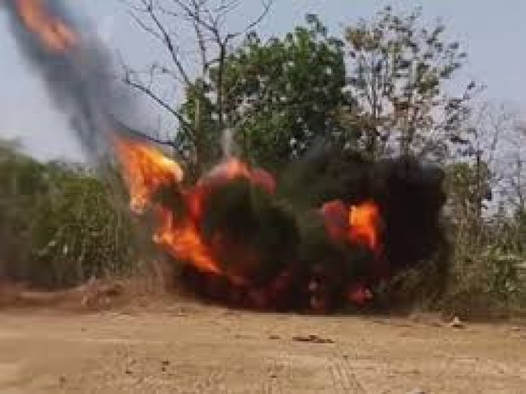 छ्त्तीसगढ़ के बीजापुर जिले में IED ब्लास्ट की चपेट में आने से 5 जवान घायल हो गए