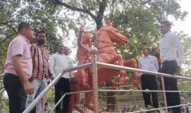 छत्तीसगढ़ में राजनांदगांव शहर के महारानी लक्ष्मीबाई स्कूल रोड पर स्थापित वीरांगना अवंती बाई लोधी की प्रतिमा से तलवार चोरी होने का मामला सामने आया