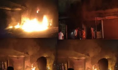 छत्तीसगढ़ के भिलाई में पावर हाउस फल मंडी में गुरुवार रातफल मंडी में भीषण अग्निकांड , शॉर्ट सर्किट से दुकानो का रखा सामान हुआ राख