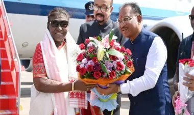 रायपुर पहुंची राष्ट्रपति मुर्मू, एयरपोर्ट पर राज्यपाल और सीएम साय ने किया स्वागत