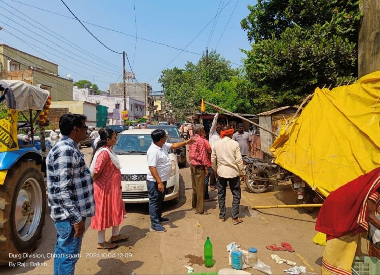 पटेल चौक से तहसील कार्यालय ,पुराना पुलिस थाना,हॉस्पिटल क्षेत्र तक सड़क किनारे निगम ने हटाया अतिक्रमण