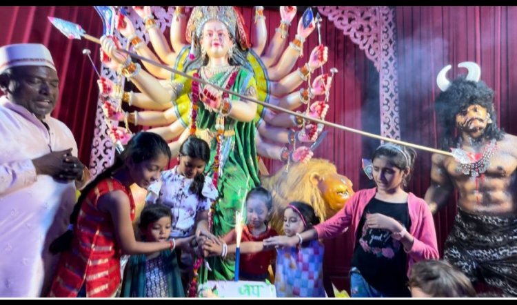 सत्तीचौरा माँ दुर्गा मंदिर, गंजपारा दुर्ग में पंचमी में अभिषेक, महाआरती, प्रसादी एवं आतिशबाजी के साथ