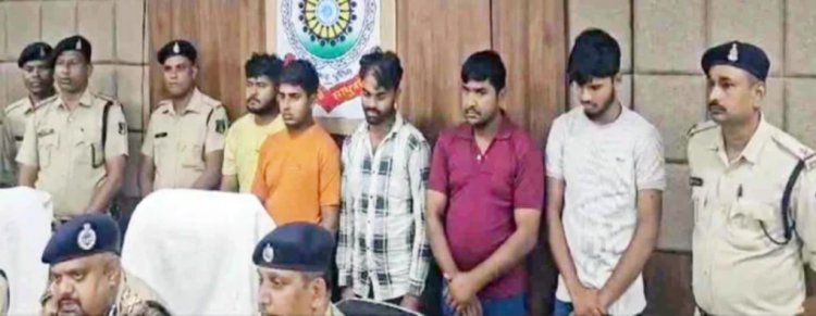 सूरजपुर डबल मर्डर केस में बड़ा खुलासा,प्रधान आरक्षक तालिब शेख की पत्नी और बेटी की हत्या करने के आरोप में कुल 5 बदमाशों को गिरफ्तार किया गया ,एनएसयूआई का जिला अध्यक्ष भी शामिल