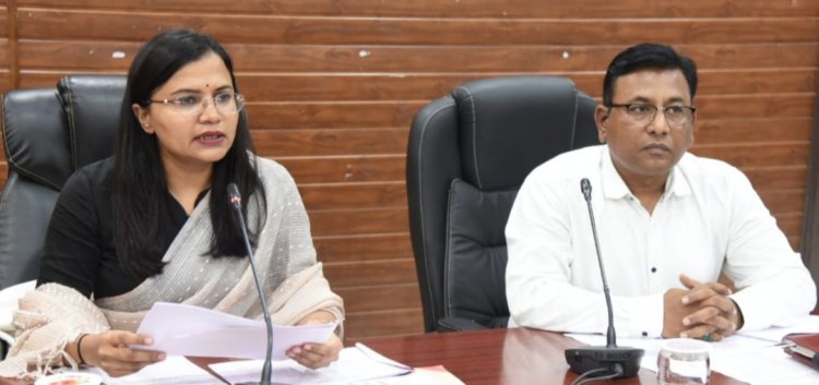 कलेक्टर एवं जिला निर्वाचन अधिकारी ऋचा प्रकाश चौधरी ने भिलाई के दो वार्ड दुर्ग के 60 वार्ड सहित त्रिस्तरीय पंचायत एवं नगरपालिकाओं के आम/उप निर्वाचन हेतु निर्वाचक नामावली पुनरीक्षण कार्यक्रम जारी किया