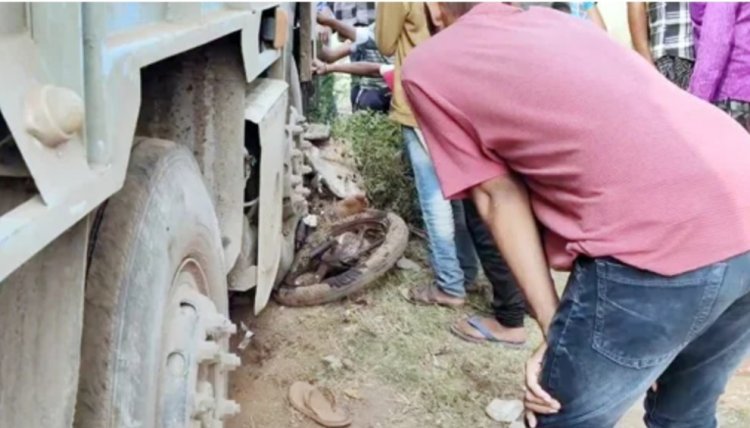 छत्तीसगढ़ के दुर्ग में तेज रफ्तार हाईवा ने बाइक को मारी टक्कर, एक ही परिवार के तीन लोगों की मौत