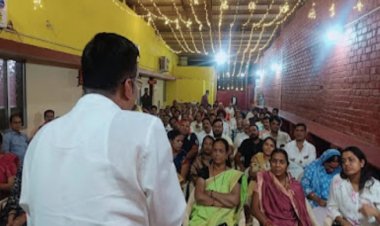 वैशाली नगर विधायक रिकेश सेन ने  अपने कार्यालय में बैठक आयोजित कर करीब 250 से अधिक विधायक प्रतिनिधियों को पदमुक्त करने की घोषणा की