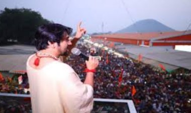 धीरेंद्र कृष्ण शास्त्री अपने लाखों अनुयायियों के साथ बागेश्वर धाम के बालाजी मंदिर में दर्शन के बाद 9 दिन की’हिंदू एकता यात्रा’ का शुभारंभ किया