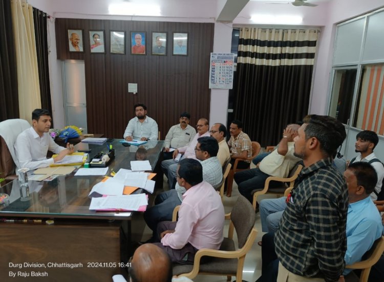 आयुक्त सुमित अग्रवाल ने ली राजस्व विभाग की समीक्षा, शत प्रतिशत वसूली का रखा लक्ष्य