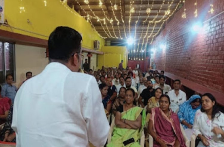 वैशाली नगर विधायक रिकेश सेन ने अपने कार्यालय में बैठक आयोजित कर करीब 250 से अधिक विधायक प्रतिनिधियों को पदमुक्त करने की घोषणा की