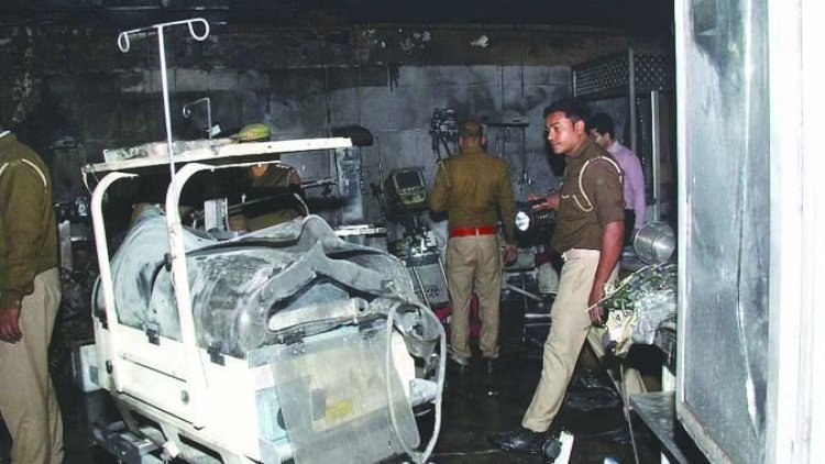 उत्तर प्रदेश के झांसी मेडिकल कॉलेज के बच्चों के वार्ड में लगी आग, 10 बच्चाें की मौत, मुख्यमंत्री ने किया मुआवजे का एलान