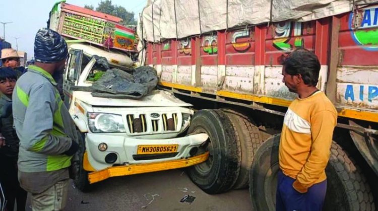भिलाई -सुपेला में हादसा : सुपेला फ्लाईओवर पर नागपुर से आ रही पिकअप और ट्रक की भीषण टक्कर, चालक गंभीर रूप से घायल