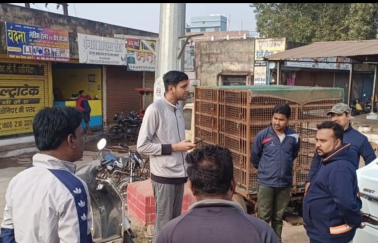 कमिश्नर ने मॉर्निंग वार्ड विजिट के दौरान सड़क व नाली के किनारे बिल्डिंग मटेरियल रखने वालों पर जुर्माना की कार्रवाही के दिये निर्देश
