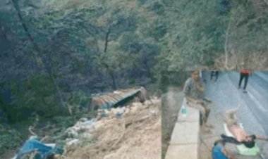 50 फीट खाई में गिरा तेज रफ्तार ट्रक, तीन लोग घायल, दो की हालत गंभीर