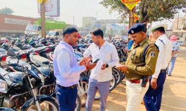 चोरी के वाहनों की पहचान हेतु ट्रैफिक पुलिस का विशेष अभियान ,चोरी के वाहनों की पहचान हेतु सुपेला क्षेत्र में ट्रैफिक पुलिस ने किया निरीक्षण