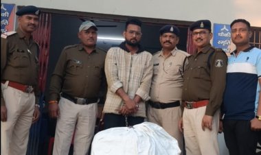 ‘‘एक युद्व नशे के विरूद्व ‘‘ (संकल्प अभियान ) के तहत् नशीली सिरप ब्रिकी करने वाला गिरफ्तार,आरोपी आदित्य गुप्ता के कब्जे से नशीली प्रतिबंधित कप सिरप हाइड्रोक्लोराइड 54 नग, ब्रिकी  रकम 700 रू, एक नग मोबाईल जुमला कीमती 15130 रू जप्त