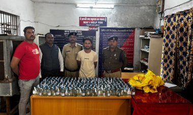 अवैध शराब बिक्री करने वाले का पकड़ने में दुर्ग पुलिस को मिली बड़ी सफलता,आरोपी के कब्जे से 300 पौव्वा देशी प्लेन मदिरा, एक स्कुटी एवं एक नग मोबाईल बरामद