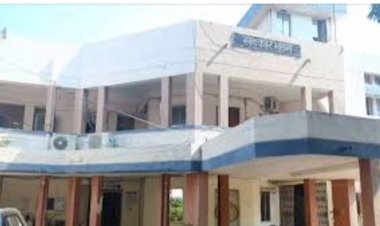 किसानों के बैंक खाते में हेरा-फेरी करने वाले सहकारी बैंक के दो कर्मचारी बर्खास्त, एक का हुआ डिमोशन