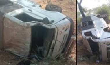 दुर्ग संभाग में स्कूली बच्चों से भरी गाड़ी के पलटने से एक बच्चे की मौके पर हुई मौत, चार घायल