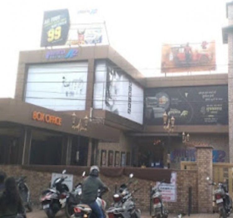 भिलाई-3 के मुक्ता टॉकीज में आज भोर में हुई लूट,गार्ड को बंधक बनाकर ₹1.32 लाख और CCTV सबूत उड़ा ले गए, पुलिस जांच में जुटी