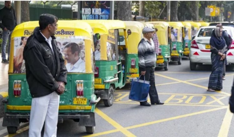 दिल्ली के ऑटो वालों पर मेहरबान हुए केजरीवाल, बेटी की शादी पर 1 लाख और 10 लाख का लाइफ इंश्योरेंस देगी AAP सरकार