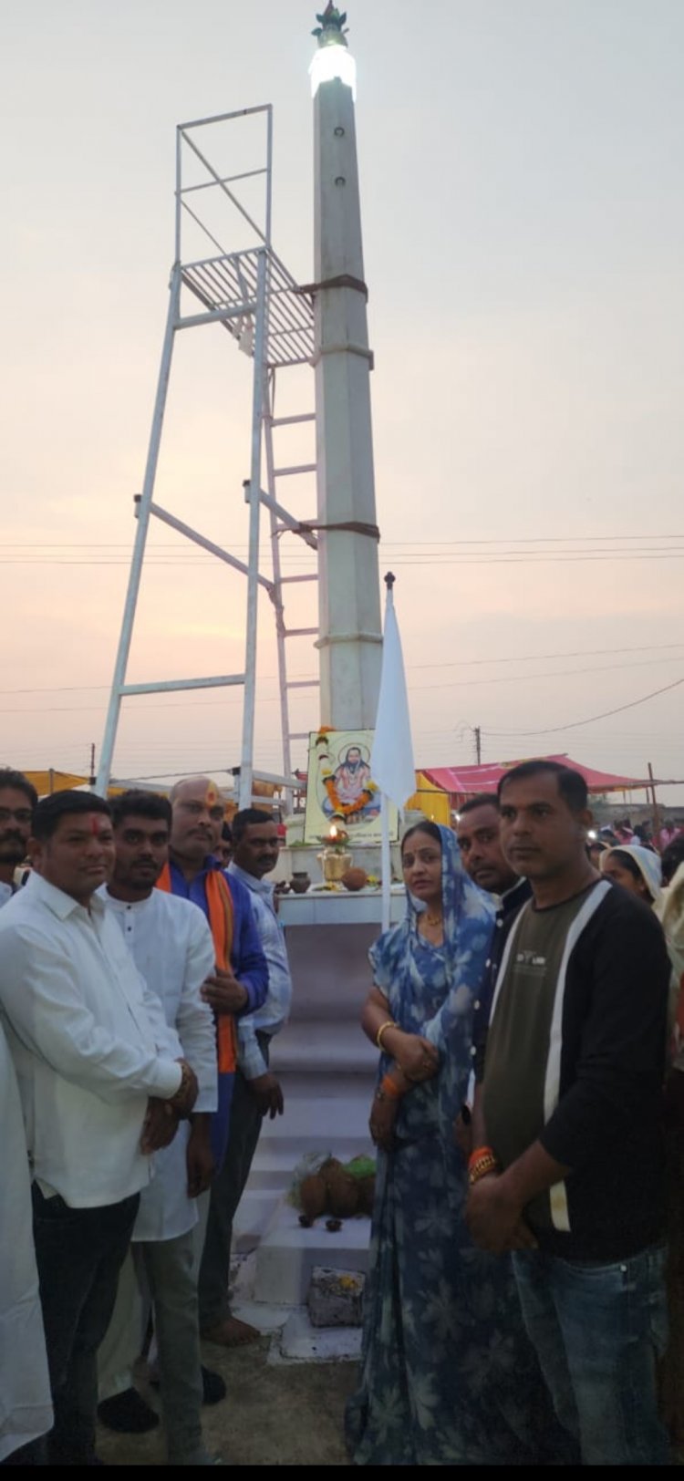 पीसेगांव, कोलिहापुरी में आयोजित बाबा गुरु धासीदास जयंती कार्यक्रम में दुर्ग ग्रामीण विधायक व राज्य ग्रामीण एवं अन्य पिछड़ा वर्ग क्षेत्र विकास प्राधिकरण उपाध्यक्ष ललित चंद्राकर सम्मिलित हुए