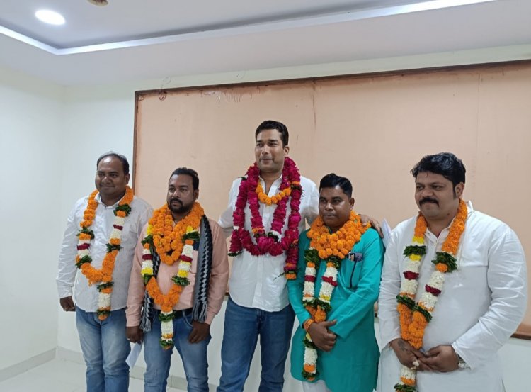 दुर्ग विधानसभा सिकोला भाटा पटरीपार मंडल भाजपा मंडल के नवनिर्वाचित अध्यक्ष मनमोहन शर्मा को मिली बधाई एवं शुभकामनाएं