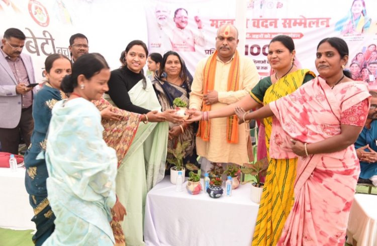 छत्तीसगढ़ सरकार गठन के एक वर्ष पूर्ण होने के उपलक्ष्य में महतारी वंदन सम्मेलन का हुआ आयोजन